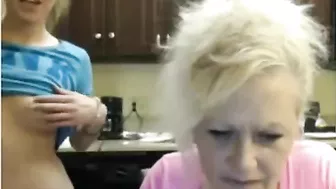 Mom and daughter showing their bodies in a real incest XXX movie