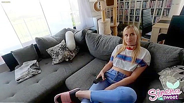 Innocent blondie daughter just wants daddy to stretch her out for real