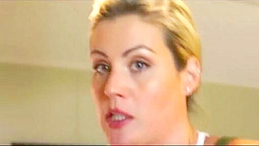 Steamy massage session with mommy who wants to get fucked silly