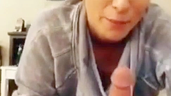 First sexual experience with my aunt, she let me cum in her mouth First sexual experience with my aunt, she let me cum in her mouth