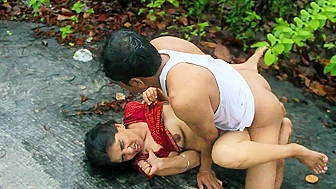 Desi Indian couple outdoor sex in jungle viral MMS Desi Indian couple outdoor sex in jungle viral MMS