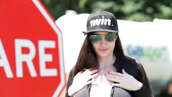 Slutty girl showing off and giving a great blowjob on the avenue