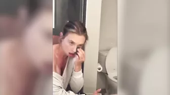 Sister puts on make-up and receives dick from brother at the same time