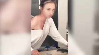 Sister puts on make-up and receives dick from brother at the same time