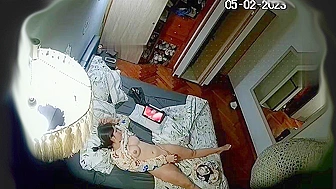 Girl masturbating with vibrator while she s watching a porn on her tablet Girl masturbating with vibrator while she s watching a porn on her tablet