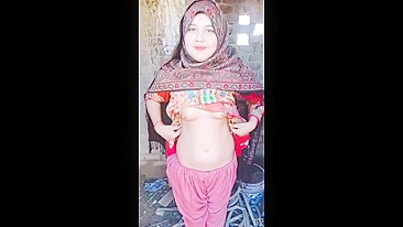 Leaked Desi MMs! Hijabi Paki GF shows boobs and hairy pussy own BF