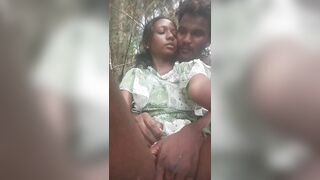 Leaked Desi MMs! Art Teacher Fucks his Young and Shy Student Outside in the Jungle