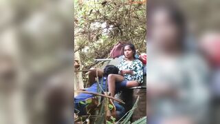 Leaked Desi MMs! Teen Boy licks the Pussy of an Tamil Student in a Public Park!