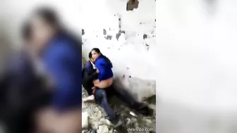 Leaked Desi MMS! A local boy spy on Indian wife cheating outdoor with her coworker!