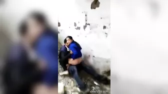 Leaked Desi MMS! A local boy spy on Indian wife cheating outdoor with her coworker!