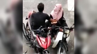 Leaked Desi MMS! Young Paki boy caught fingering neighbor muslim old aunty!