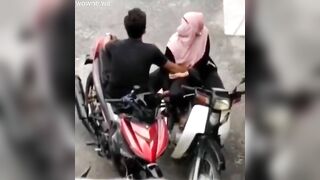 Leaked Desi MMS! Young Paki boy caught fingering neighbor muslim old aunty!