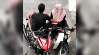 Leaked Desi MMS! Young Paki boy caught fingering neighbor muslim old aunty!