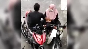 Leaked Desi MMS! Young Paki boy caught fingering neighbor muslim old aunty!