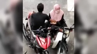 Leaked Desi MMS! Young Paki boy caught fingering neighbor muslim old aunty!