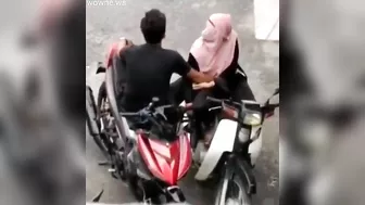 Leaked Desi MMS! Young Paki boy caught fingering neighbor muslim old aunty!