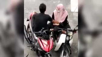 Leaked Desi MMS! Young Paki boy caught fingering neighbor muslim old aunty!