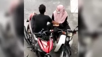 Leaked Desi MMS! Young Paki boy caught fingering neighbor muslim old aunty!