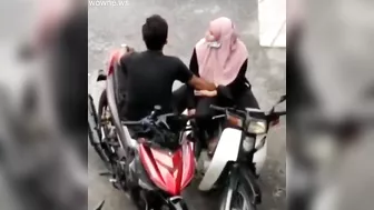 Leaked Desi MMS! Young Paki boy caught fingering neighbor muslim old aunty!