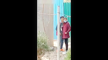 Leaked Desi MMS! Young Indian college couple caught doing sex outdoor