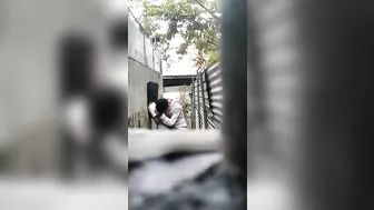 Leaked Desi MMS! Young Indian school lovers caught while having romance!