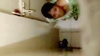 Leaked Desi MMS! Incredible sex, cheating wife, caught in a railway station toilet