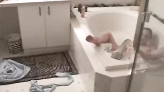 Spy, kink mom in the jacuzzi masturbates using a shower head and a jet of water