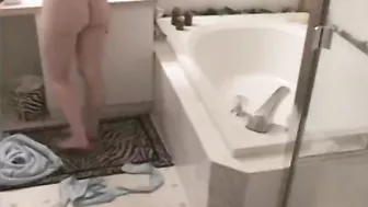 Spy, kink mom in the jacuzzi masturbates using a shower head and a jet of water Spy, kink mom in the jacuzzi masturbates using a shower head and a jet of water