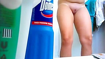 I Finally Managed To Catch A Naked Mom In The Shower On A Hidden Camera