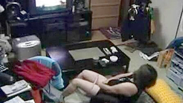 Whorish wife fingerfucks pussy to insane orgasm during mindless TV binge