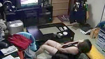 Whorish wife fingerfucks pussy to insane orgasm during mindless TV binge