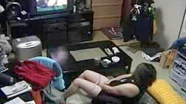 Whorish wife fingerfucks pussy to insane orgasm during mindless TV binge