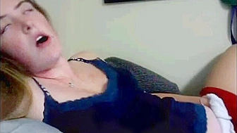 Hidden Cam Catches Skinny Sporty Babe Finger-Fucking Her Tight Pussy