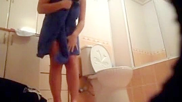 Hidden Cam Catches Athletic Young Sister's Fuckable Body in Bathroom