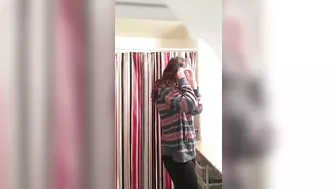 Raunchy Mommy's Orgasmic Twitch from Jetting Her Hot Hairy Twat in Tub