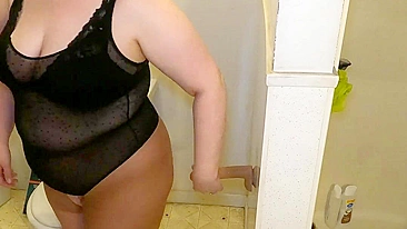 Mother Finds Her Daughter’s Wall Mounted Dildo, Banging It to Become a Shameless Skank