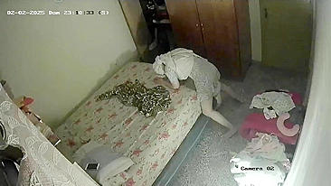 Nasty Wifey Jacks Her Pussy Like Crazy, Hits Climax in Minutes Caugth on Hidden Cam