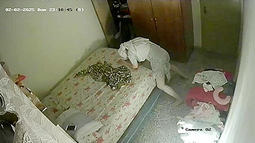 Nasty Wifey Jacks Her Pussy Like Crazy, Hits Climax in Minutes Caugth on Hidden Cam