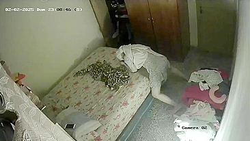 Nasty Wifey Jacks Her Pussy Like Crazy, Hits Climax in Minutes Caugth on Hidden Cam