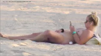 Lustful MILF Ravishing Her Soaking Cunt Amidst Noisy Beach Mob On Ocean Shore - Hidden Cam