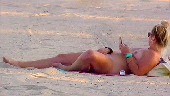 Lustful MILF Ravishing Her Soaking Cunt Amidst Noisy Beach Mob On Ocean Shore - Hidden Cam