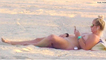 Lustful MILF Ravishing Her Soaking Cunt Amidst Noisy Beach Mob On Ocean Shore - Hidden Cam