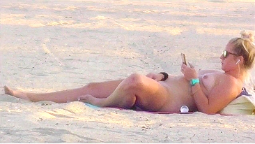 Lustful MILF Ravishing Her Soaking Cunt Amidst Noisy Beach Mob On Ocean Shore - Hidden Cam