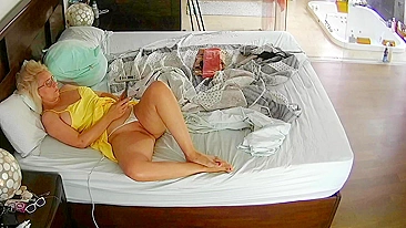 Lonely MILF Bitch Fingers Her Sloppy Twat and Toys Hard in Dark Bedroom Voyeur Vid