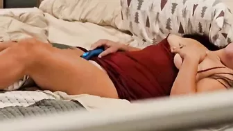 Mom's Chill Masturbation Hack, Porn on Phone, Sex Toy Vibrates Her Slick Hole