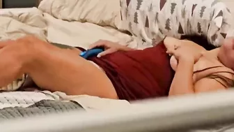 Mom's Chill Masturbation Hack, Porn on Phone, Sex Toy Vibrates Her Slick Hole