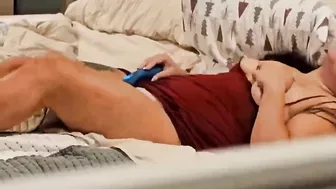 Mom's Chill Masturbation Hack, Porn on Phone, Sex Toy Vibrates Her Slick Hole