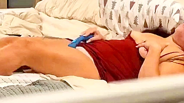 Mom's Chill Masturbation Hack, Porn on Phone, Sex Toy Vibrates Her Slick Hole