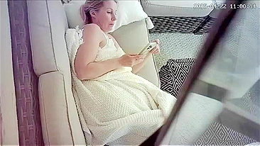 Hidden Cam - Thick Mom Gets Horny Sexting, Grabs Vibrator & Rubs Clit to Orgasm