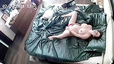 Horny Voyeur’s Stash of Solo Sluts – These Chicks Jilling off, Ride Toys & Squirt Like Crazy!